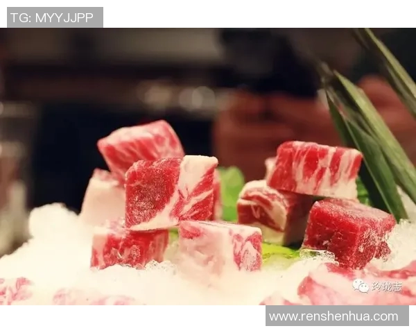 足球明星巧用筷子享美食瞬间展现独特风采与生活态度